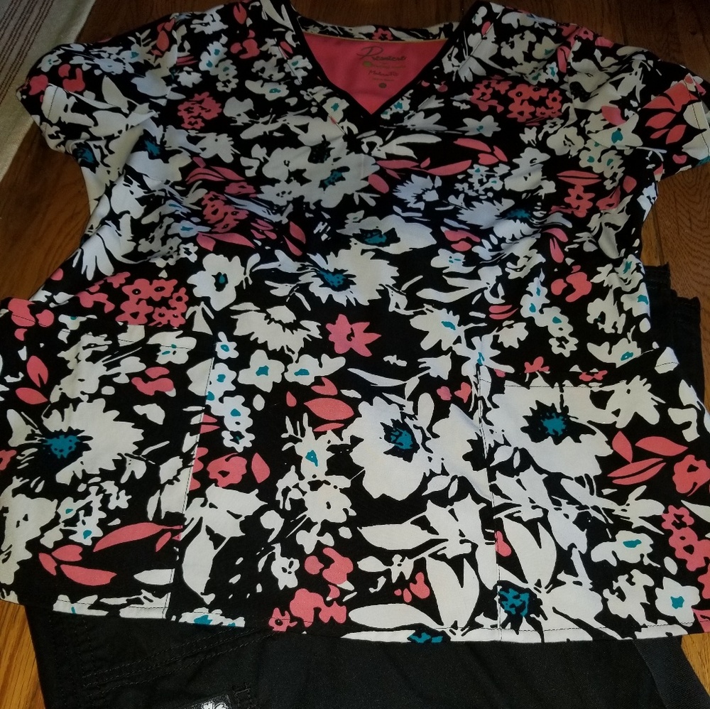 Scrub set